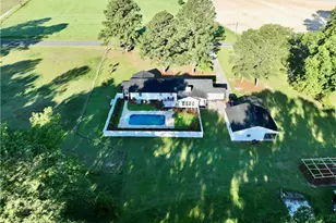 427 Pine Log Rd, Lumberton, NC 28360 - Photo 4