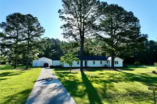 427 Pine Log Rd, Lumberton, NC 28360 - Photo 2