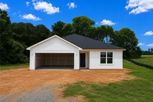 11 Baxley Dr, Dunn, NC 28334 - Photo 1