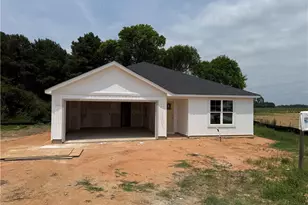 11 Baxley Dr, Dunn, NC 28334 - Photo 1