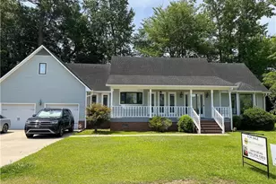 216 Stirling Dr, Lumberton, NC 28358 - Photo 2