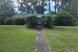 404 W Main St, Clinton, NC 28328 - Photo 2