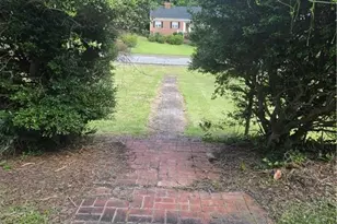 404 W Main St, Clinton, NC 28328 - Photo 4