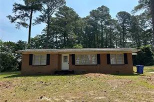 296 Decatur Dr, Fayetteville, NC 28303 - Photo 2