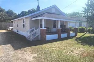 2013 W 5th St, Lumberton, NC 28358 - Photo 2