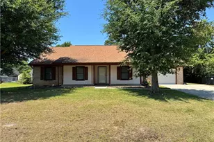 112 Thornbird Dr, Raeford, NC 28376 - Photo 2