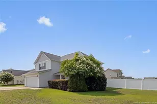 549 Bellgrove Dr, Hope Mills, NC 28348 - Photo 2