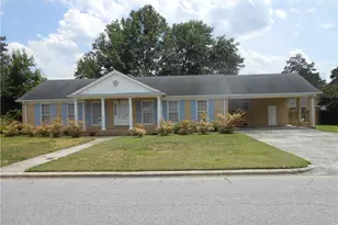 305 W 32nd St, Lumberton, NC 28358 - Photo 1