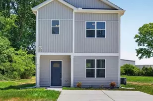 1019 E Harnett St, Dunn, NC 28334 - Photo 2