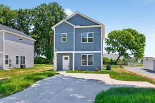 1021 E Harnett St, Dunn, NC 28334 - Photo 2