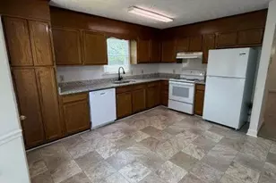 1406 E 11th St, Lumberton, NC 28358 - Photo 4
