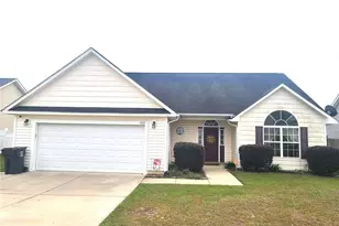 5215 Woodpecker Dr, Hope Mills, NC 28348 - Photo 2