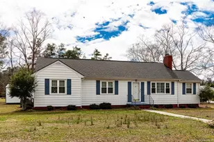 717 W Cutlar St, Saint Pauls, NC 28384 - Photo 1