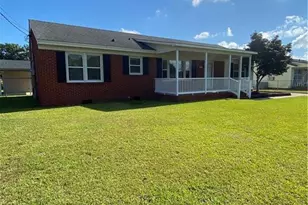 509 E 19th St, Lumberton, NC 28358 - Photo 2