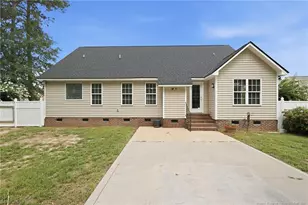 4519 Storm Cat Ln, Hope Mills, NC 28348 - Photo 2