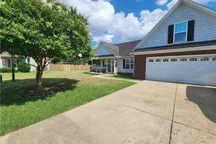 122 Middle Ct, Raeford, NC 28376 - Photo 2