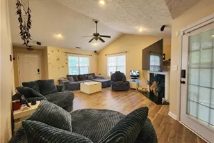 122 Middle Ct, Raeford, NC 28376 - Photo 8