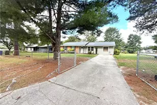 6537 Vineyard Dr, Fayetteville, NC 28304 - Photo 2
