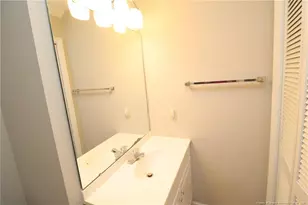 118 Planetree Ln, Cary, NC 27511 - Photo 10