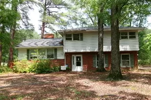 704 Mcneill Dr, Laurinburg, NC 28352 - Photo 1