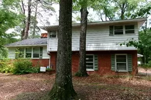 704 Mcneill Dr, Laurinburg, NC 28352 - Photo 2