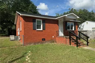 405 Laura Ct, Spring Lake, NC 28390 - Photo 2