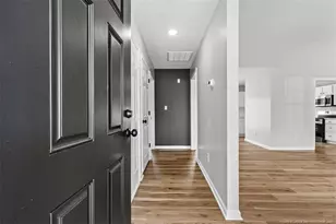 413 Turret Ct, Hope Mills, NC 28348 - Photo 2