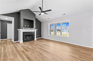 413 Turret Ct, Hope Mills, NC 28348 - Photo 4
