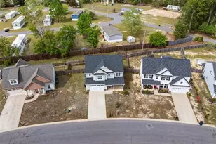 216 Weston Woods St, Raeford, NC 28376 - Photo 4