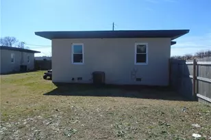 910 William Clark Dr, Fayetteville, NC 28303 - Photo 2