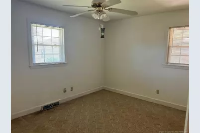 511 E 18 Street E, Lumberton, NC 28358 - Photo 6