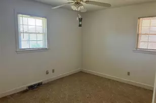 511 E 18 Street E, Lumberton, NC 28358 - Photo 6