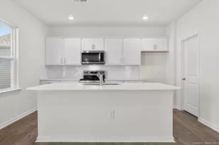 305 Maddox Dr, Aberdeen, NC 28315 - Photo 6