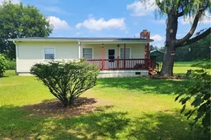 118 Lockwood Dr, Pembroke, NC - Photo 1
