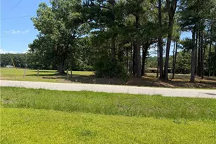 156 Howell Rd, Saint Pauls, NC 28384 - Photo 2