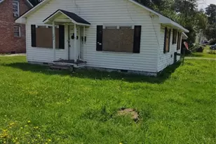 524 McNeill St, Lumberton, NC 28358 - Photo 1