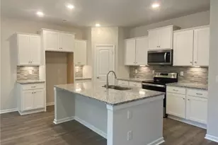 4526 Bunkers Bay Ln, Hope Mills, NC 28371 - Photo 2