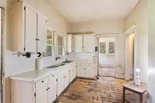 554 W Broad St, Saint Pauls, NC 28384 - Photo 22