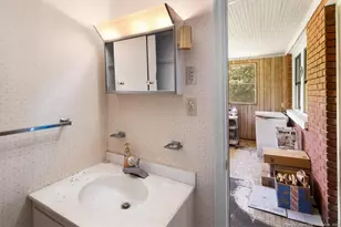 554 W Broad St, Saint Pauls, NC 28384 - Photo 26