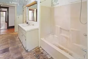 554 W Broad St, Saint Pauls, NC 28384 - Photo 34