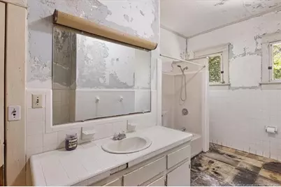 554 W Broad Street, Saint Pauls, NC 28384 - Photo 32
