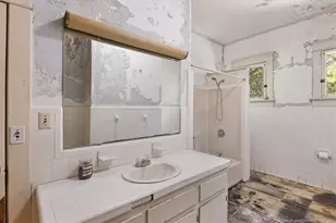 554 W Broad St, Saint Pauls, NC 28384 - Photo 32