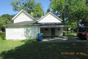 310 N McKay Ave, Dunn, NC 28334 - Photo 2