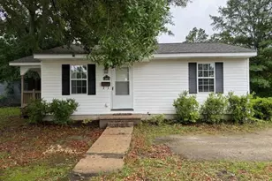902 E 13th St, Lumberton, NC 28358 - Photo 2
