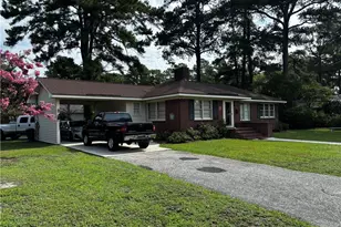 704 W 27th St, Lumberton, NC 28358 - Photo 2