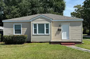 313 E 16th St, Lumberton, NC 28358 - Photo 2