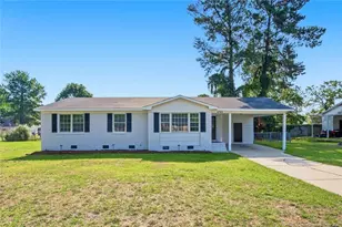 4703 Quaker Ct, Hope Mills, NC 28348 - Photo 1