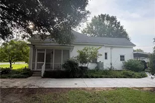 223 W 3rd Ave, Red Springs, NC 28377 - Photo 6