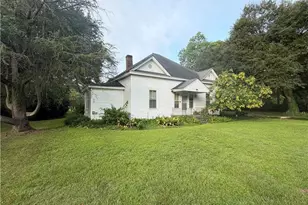 223 W 3rd Ave, Red Springs, NC 28377 - Photo 1