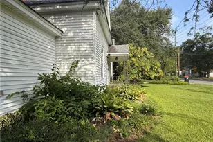 223 W 3rd Ave, Red Springs, NC 28377 - Photo 10